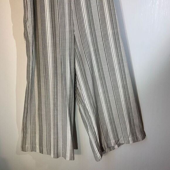 GAP NWT Puff Sleve Jumpsuit, 4P. Lightweight, Striped tswift engagement vibes - Picture 13 of 13